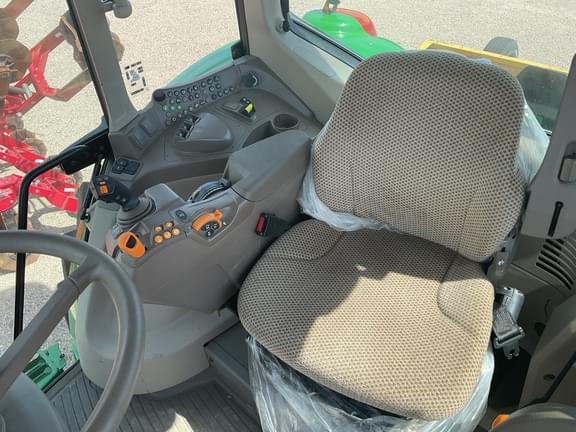 Image of John Deere 6155M equipment image 4