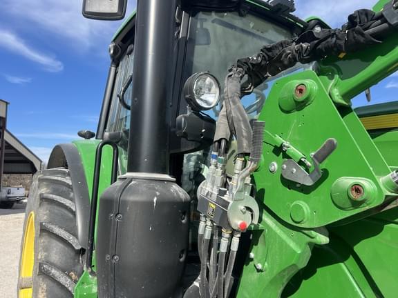 Image of John Deere 6155M equipment image 4
