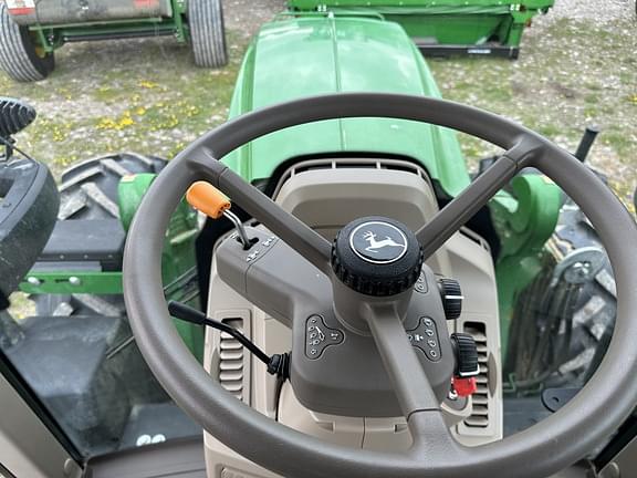 Image of John Deere 6155M equipment image 4