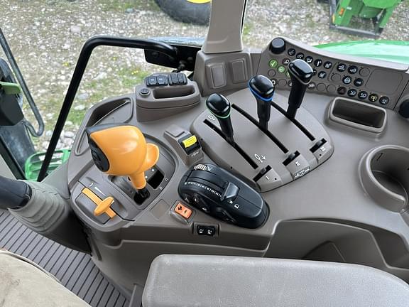 Image of John Deere 6155M equipment image 4