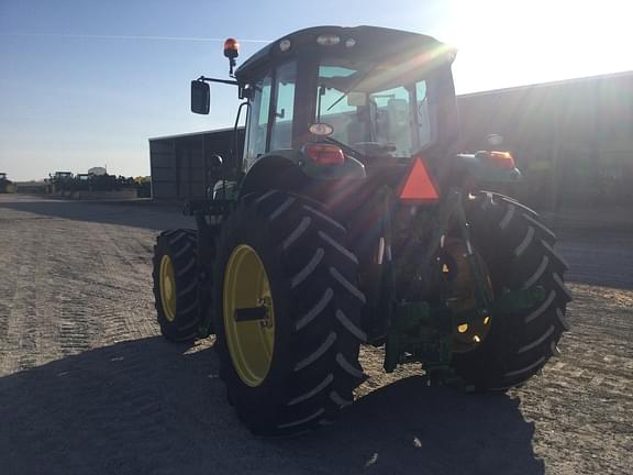 Image of John Deere 6155M equipment image 4