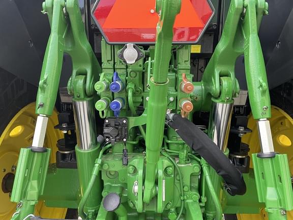 Image of John Deere 6155M equipment image 4