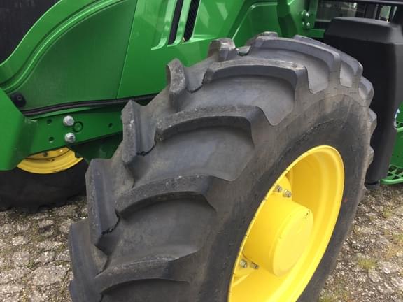 Image of John Deere 6155M equipment image 4