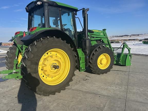 Image of John Deere 6155M equipment image 4