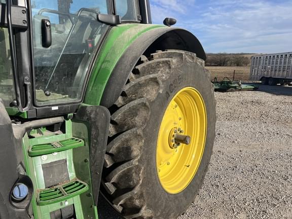 Image of John Deere 6155M equipment image 4