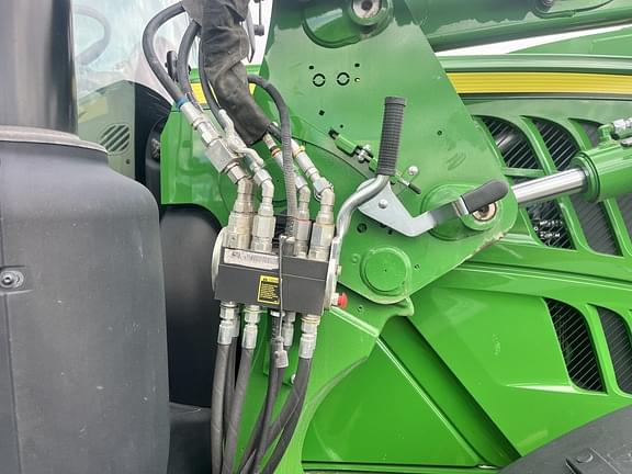 Image of John Deere 6175M equipment image 4