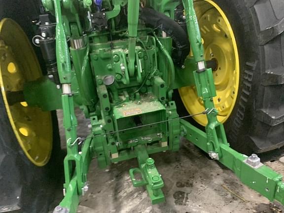 Image of John Deere 6175M equipment image 4