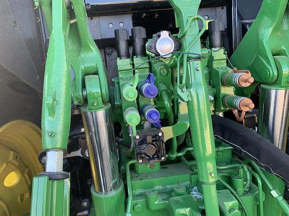 Image of John Deere 6195M equipment image 3