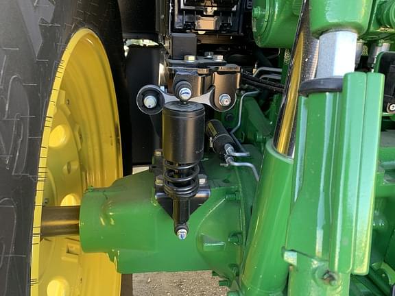 Image of John Deere 6195M equipment image 4