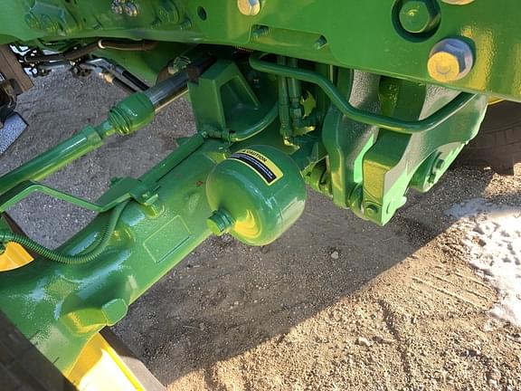 Image of John Deere 6195M equipment image 3