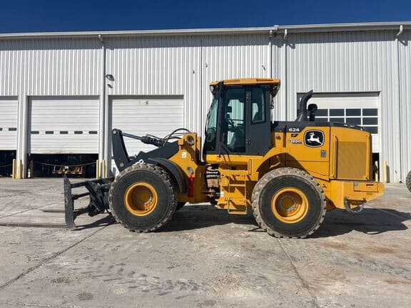 Image of John Deere 624P equipment image 1