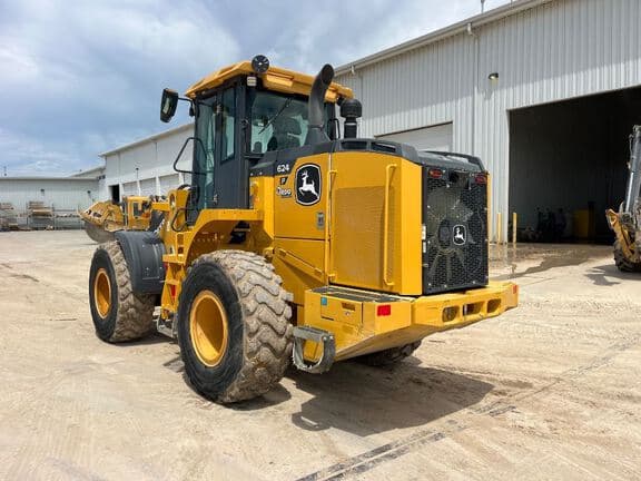 Image of John Deere 624P equipment image 1