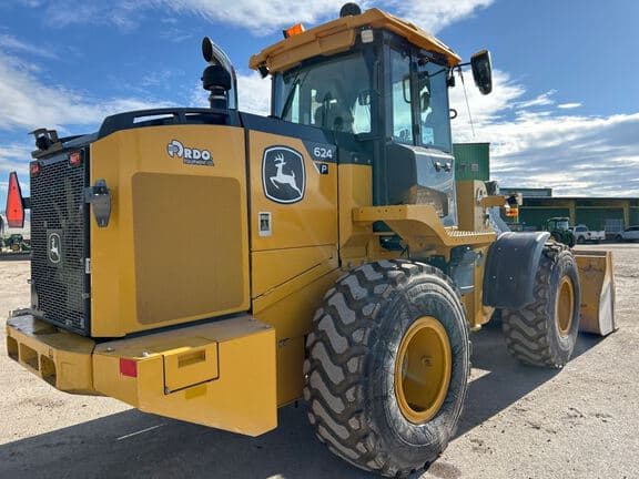 Image of John Deere 624P equipment image 4