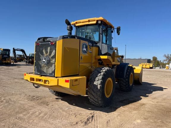 Image of John Deere 624P equipment image 4