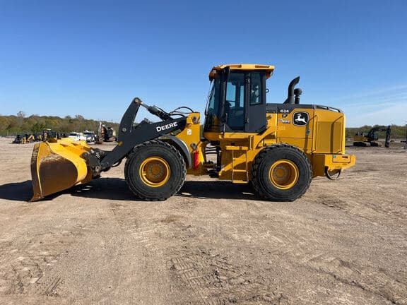 Image of John Deere 624P equipment image 1