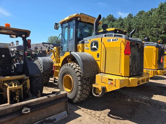 Image of John Deere 624P equipment image 1