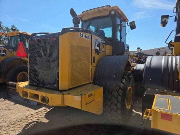 Image of John Deere 624P equipment image 3