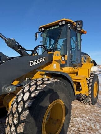 Image of John Deere 624P equipment image 2