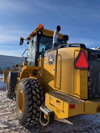 Image of John Deere 624P equipment image 4
