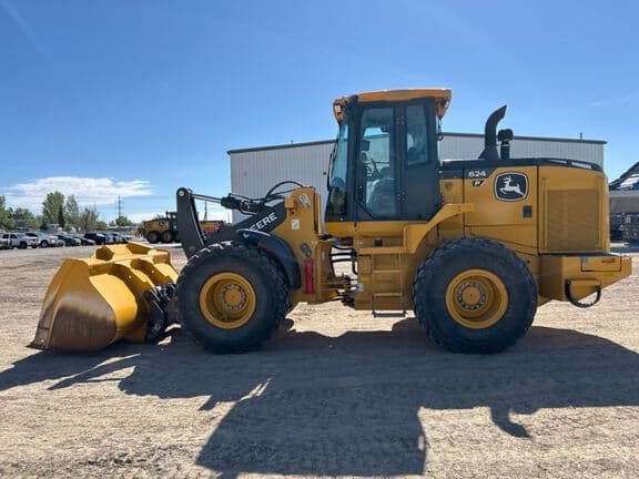 Image of John Deere 624P equipment image 3