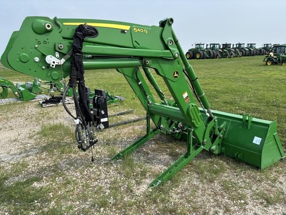 Image of John Deere 640R equipment image 1