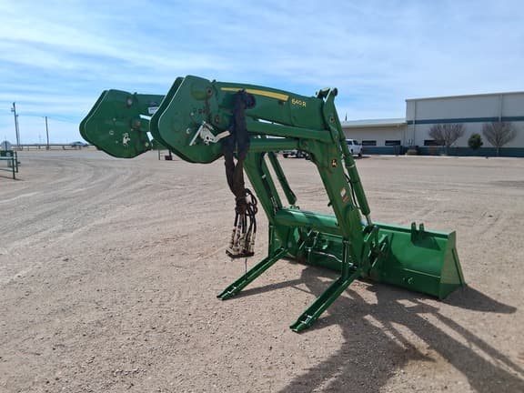 Image of John Deere 640R equipment image 4