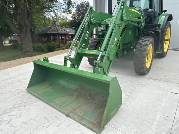 2023 John Deere 640R Equipment Image0