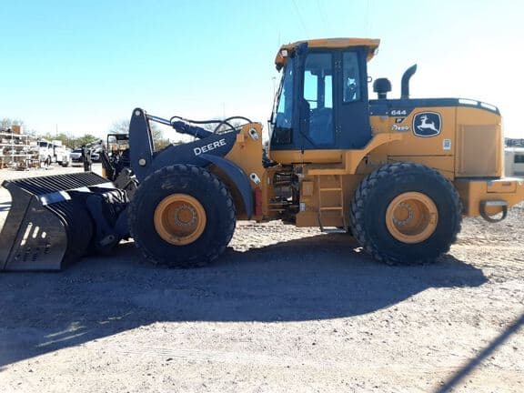 Image of John Deere 644P equipment image 1