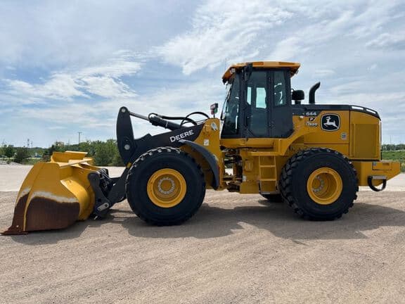 Image of John Deere 644P equipment image 1
