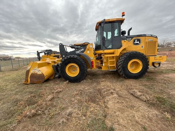 Image of John Deere 644P equipment image 1