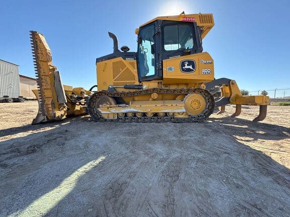 Image of John Deere 650K XLT equipment image 1
