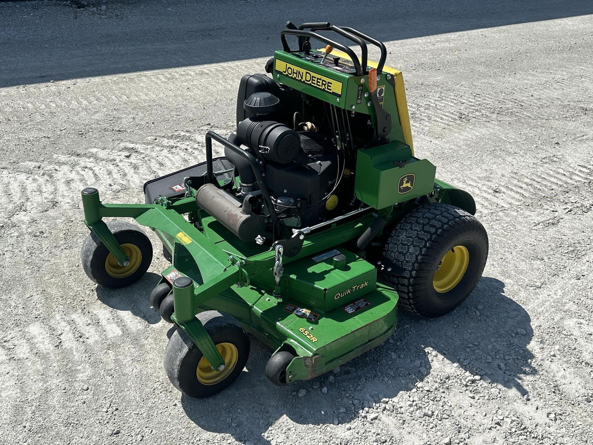 2023 John Deere 652R Equipment Image0