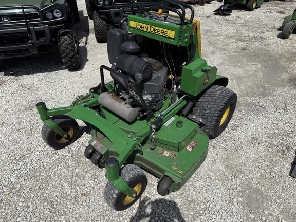 2023 John Deere 652R Equipment Image0