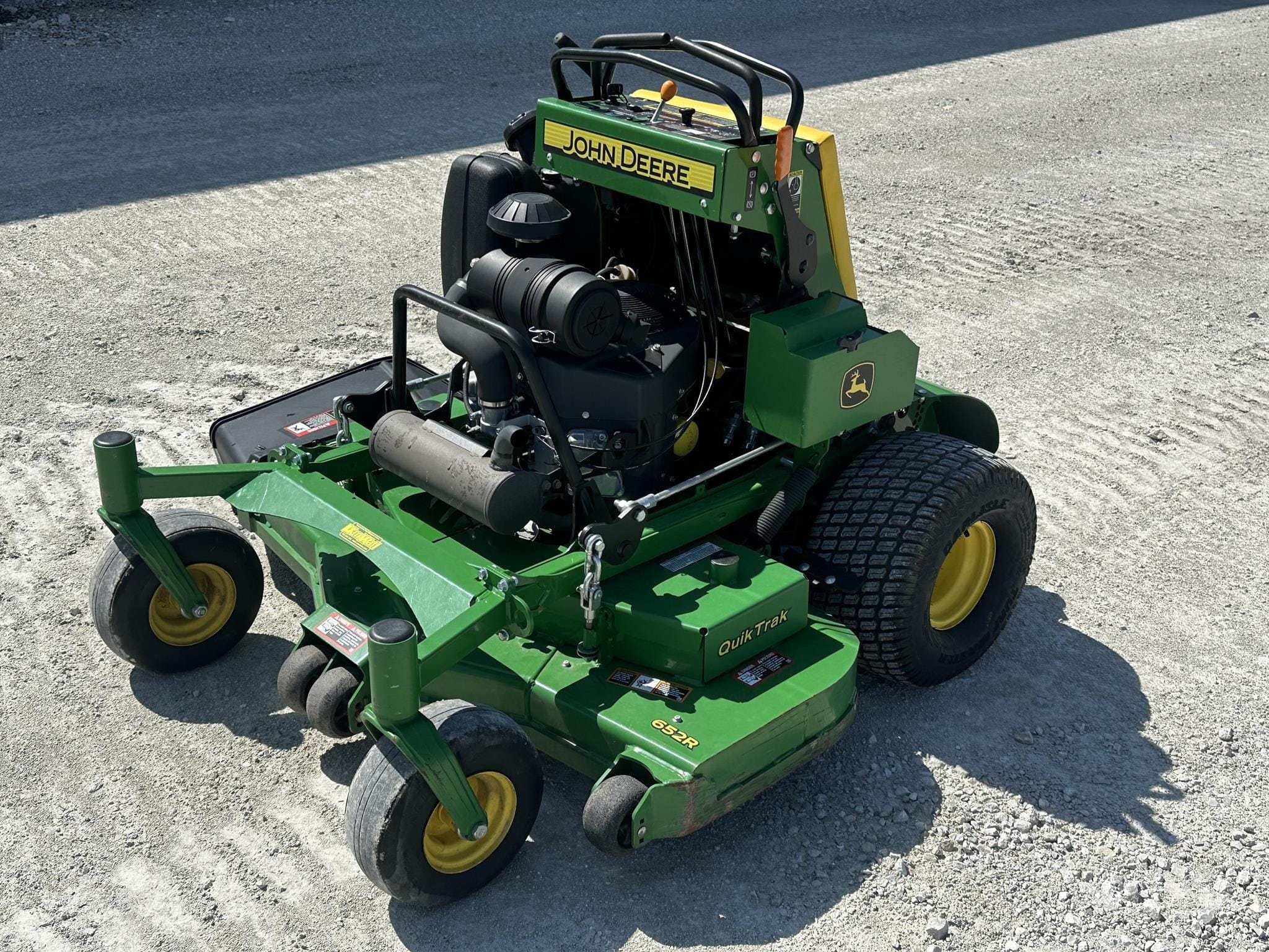 2023 John Deere 652R Equipment Image0