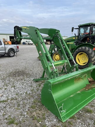 2023 John Deere 660R Equipment Image0