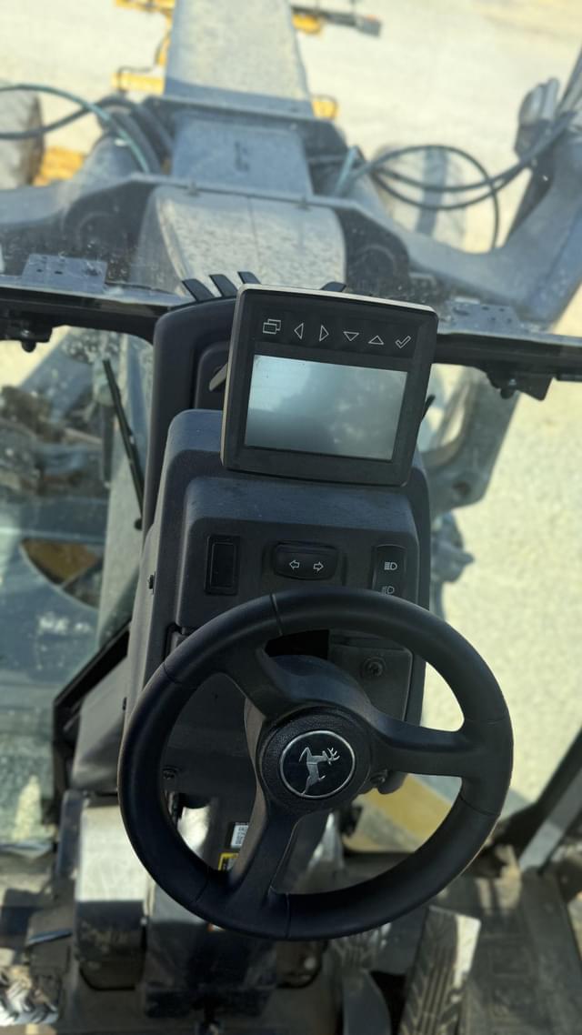 Image of John Deere 670G equipment image 3