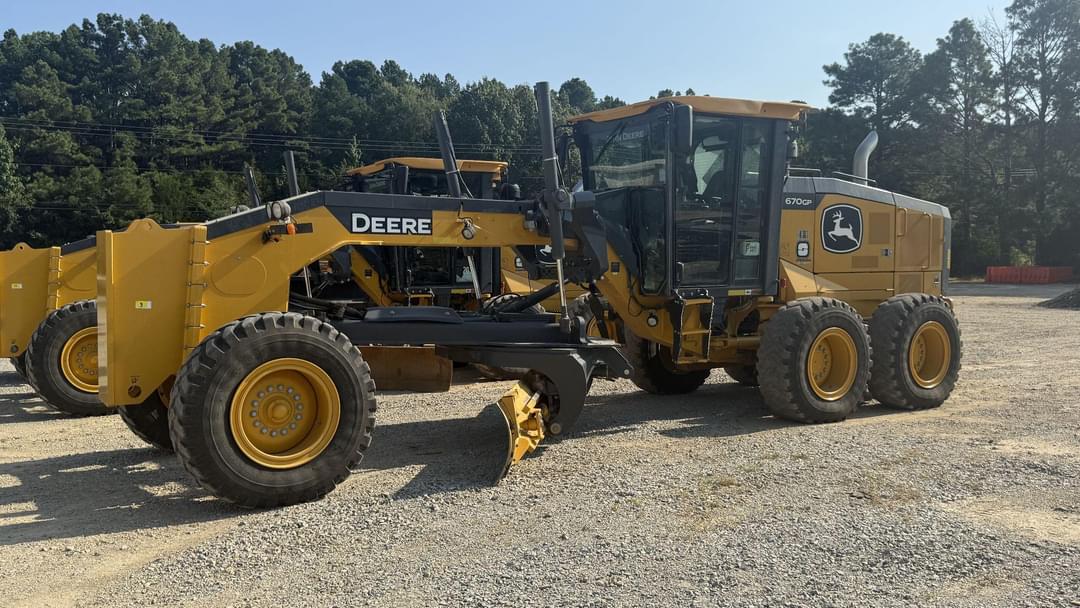 Image of John Deere 670G Primary image