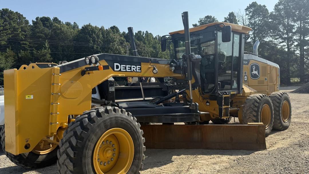 Image of John Deere 670G Primary image