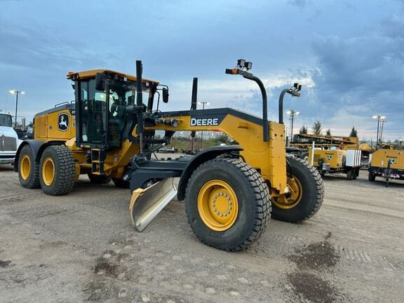 2023 John Deere 672G Equipment Image0