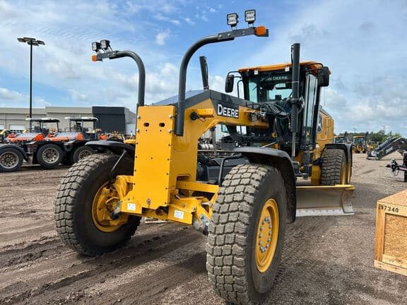 Image of John Deere 672G Primary image