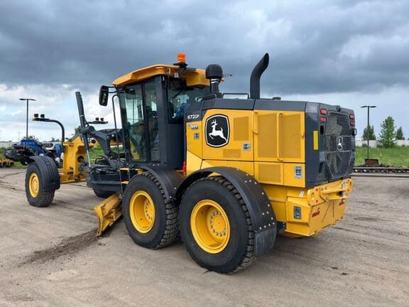 Image of John Deere 672G equipment image 2