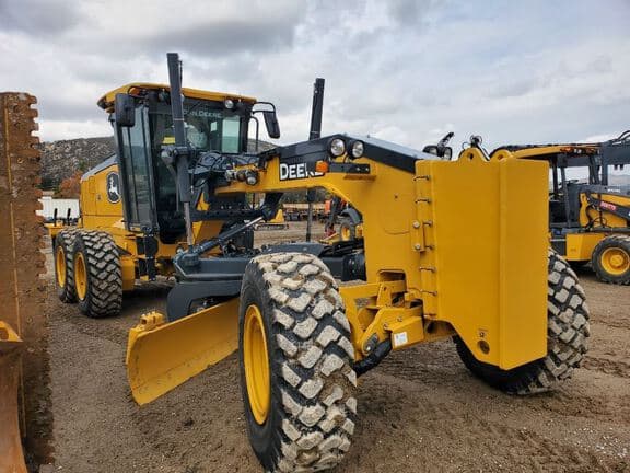 Image of John Deere 672G equipment image 3