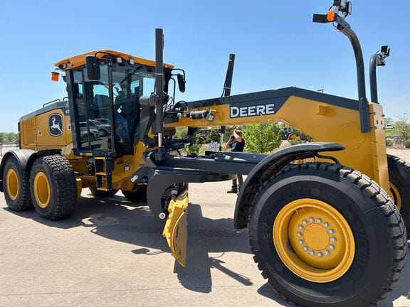 2023 John Deere 672G Equipment Image0