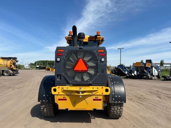Image of John Deere 672G equipment image 2