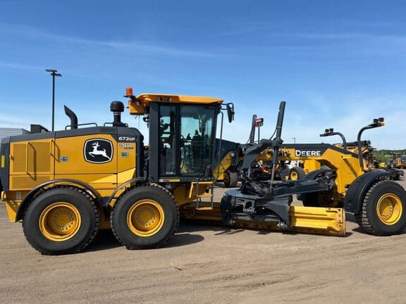 Image of John Deere 672G equipment image 4
