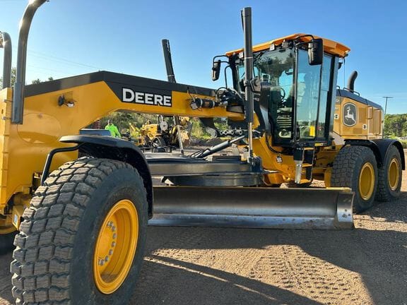 2023 John Deere 672G Equipment Image0