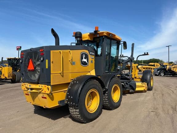 Image of John Deere 672G equipment image 3