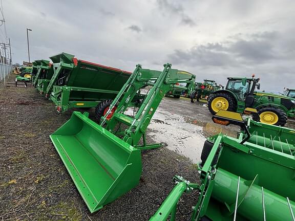 Image of John Deere 680R Primary image