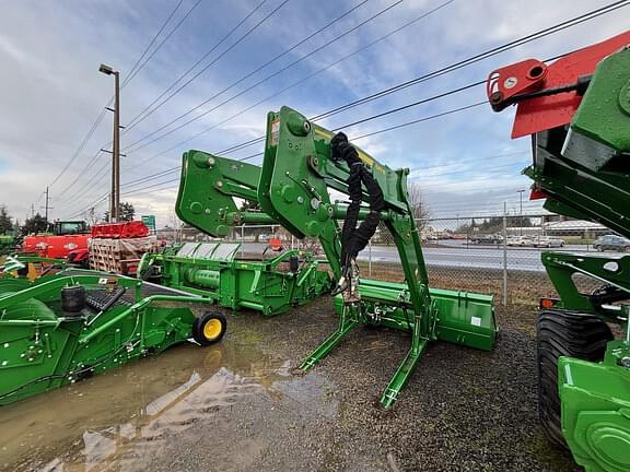 Image of John Deere 680R equipment image 3