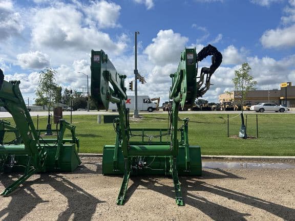 Image of John Deere 680R equipment image 1